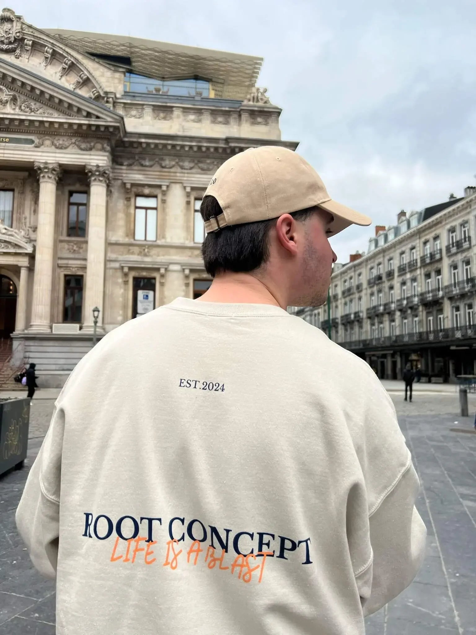 SUDADERA LIFE ROOT