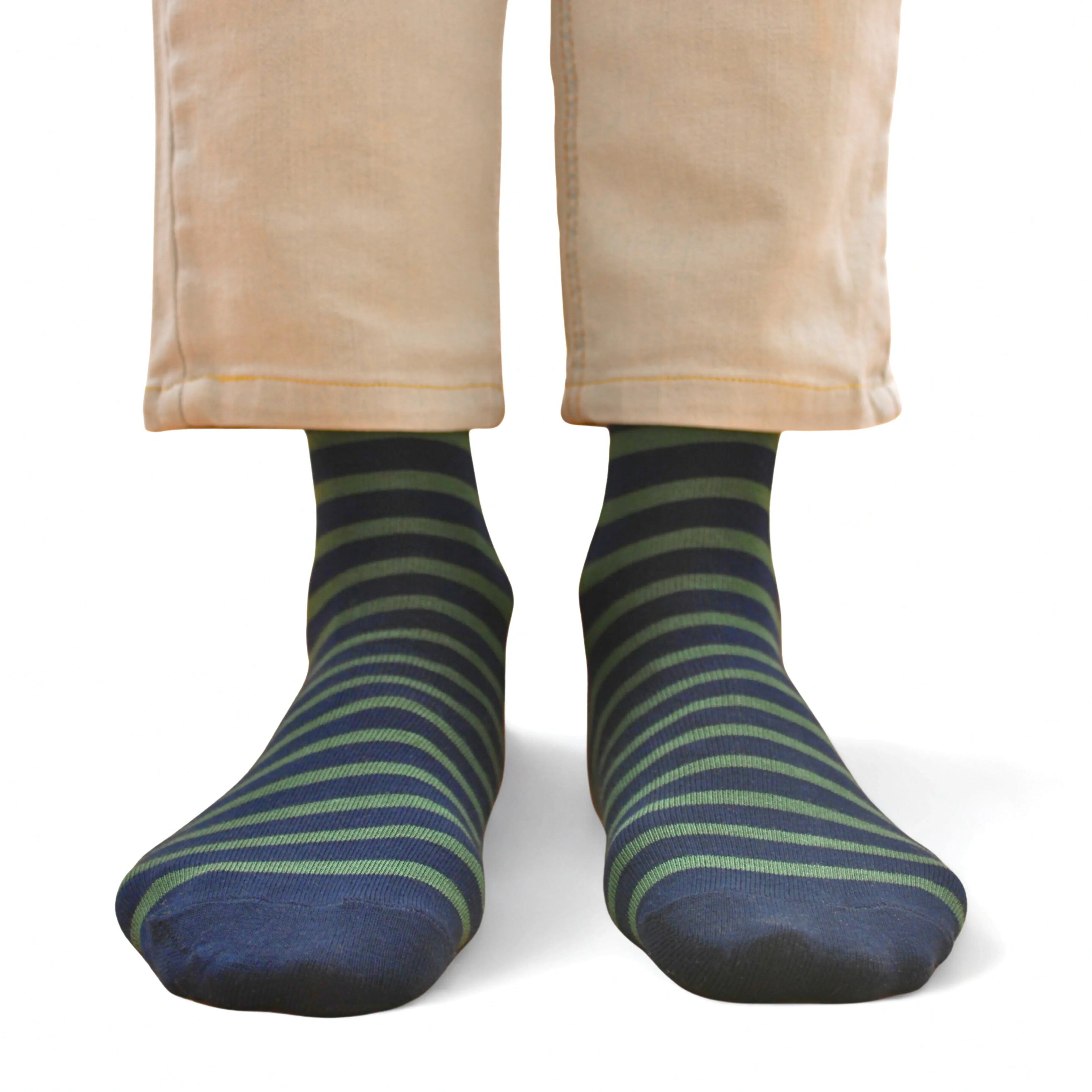 CALCETÍN VETA azul marino con rayas verdes, media caña, talla única para unisex, ecológico y cómodo.